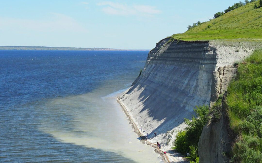 The engagement cliff in pensions decumulation